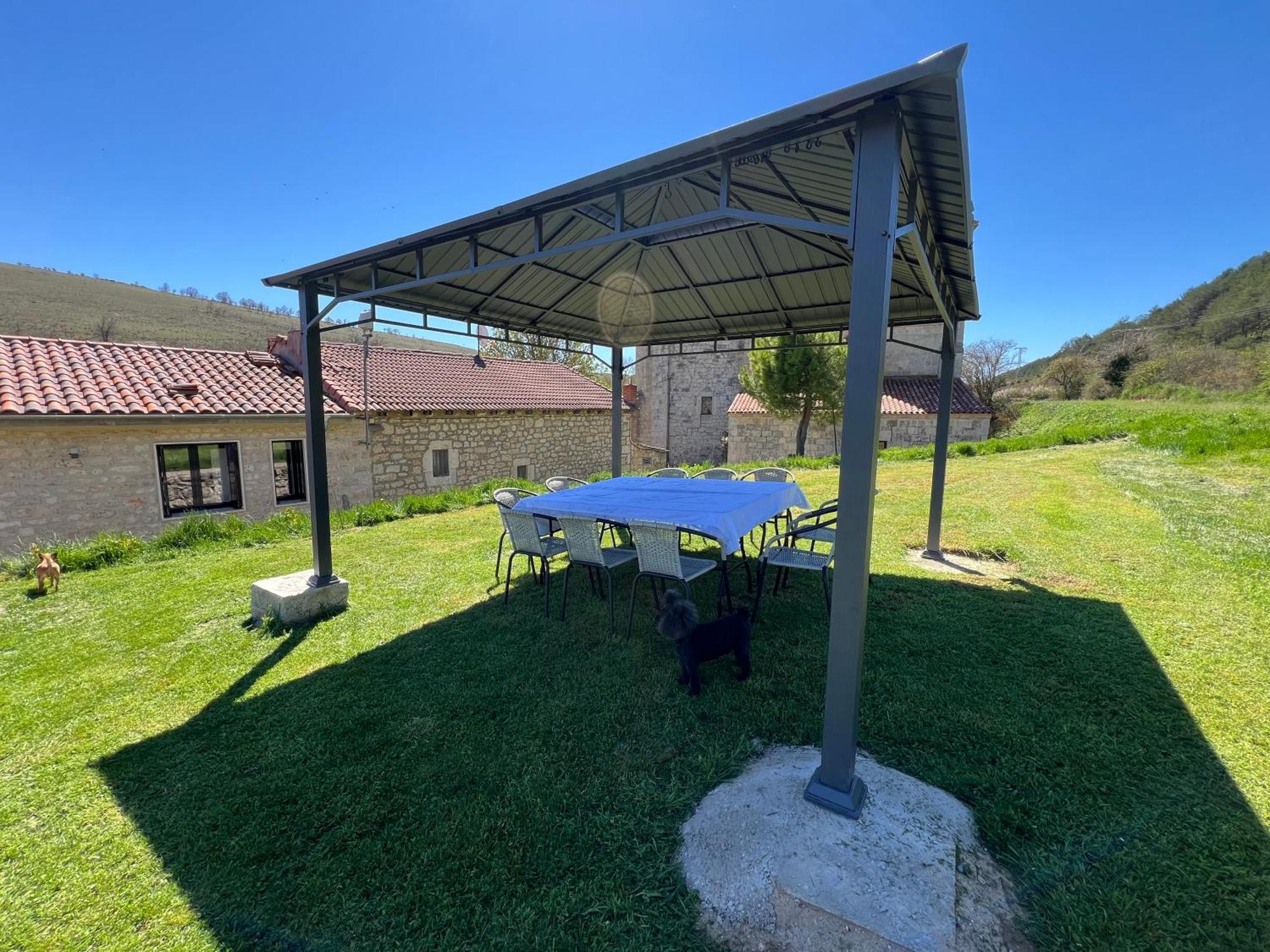 El Pecu Casa Rural Starfamiliar Bustillo Del Paramo Eksteriør bilde
